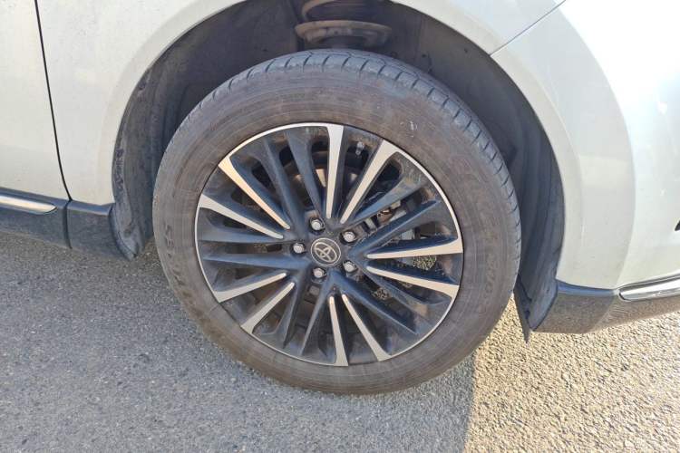 Used Toyota Venza 2022 2.0L CVT Two-Wheel Drive Prestige Edition Right Front Wheel Hub