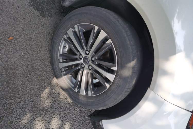 Used Toyota Venza 2022 2.0L CVT Two-Wheel Drive Luxury Edition Right Front Wheel Hub