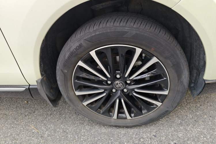 Used Toyota Venza 2022 2.0L CVT Two-Wheel Drive Prestige Edition Right Front Wheel Hub
