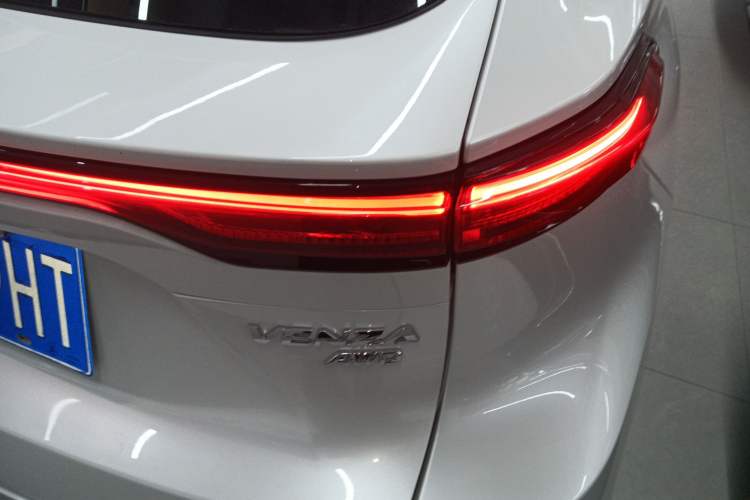 Used Toyota Venza 2022 2.0L CVT Four-Wheel Drive Supreme Edition Right Rear Taillight