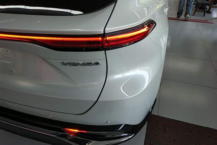 Used Toyota Venza 2022 2.0L CVT Two-Wheel Drive Prestige Edition Right Rear Taillight