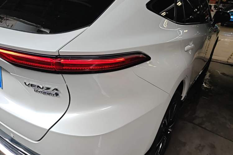 Used Toyota Venza 2022 Dual-Engine 2.5L CVT Two-Wheel Drive Prestige Edition Right Rear Taillight