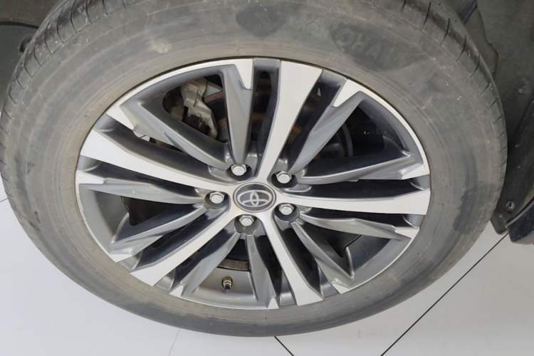 Used Toyota Venza 2022 2.0L CVT Two-Wheel Drive Prestige Edition Right Rear Wheel Hub