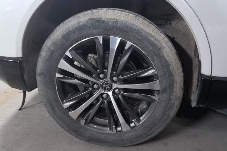 Used Toyota Venza 2022 2.0L CVT Two-Wheel Drive Luxury Edition Right Rear Wheel Hub