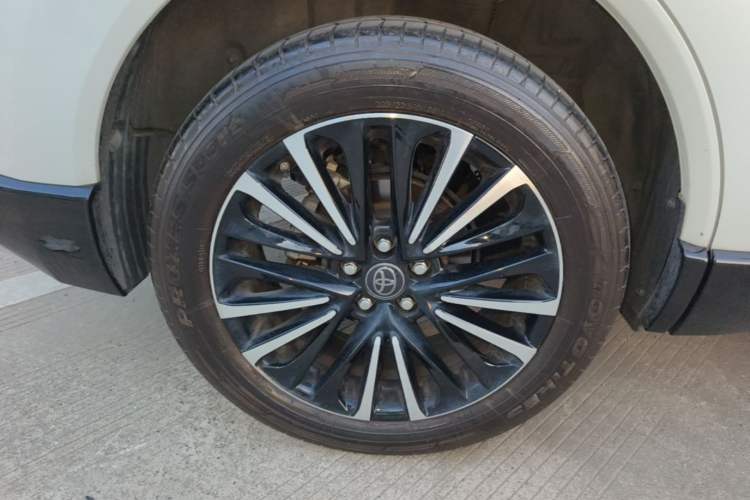 Used Toyota Venza 2022 2.0L CVT Two-Wheel Drive Prestige Edition Right Rear Wheel Hub