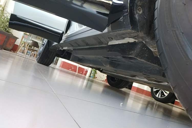Used Toyota Venza 2022 2.0L CVT Two-Wheel Drive Prestige Edition Right Side Sill