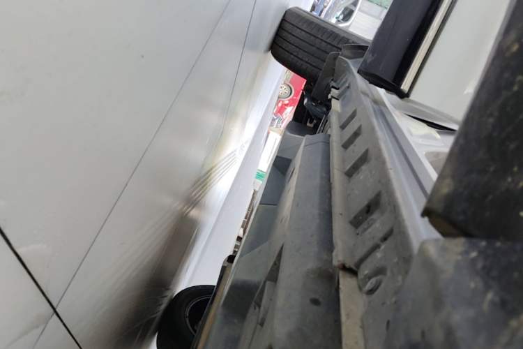 Used Toyota Venza 2022 2.0L CVT Two-Wheel Drive Prestige Edition Right Side Sill