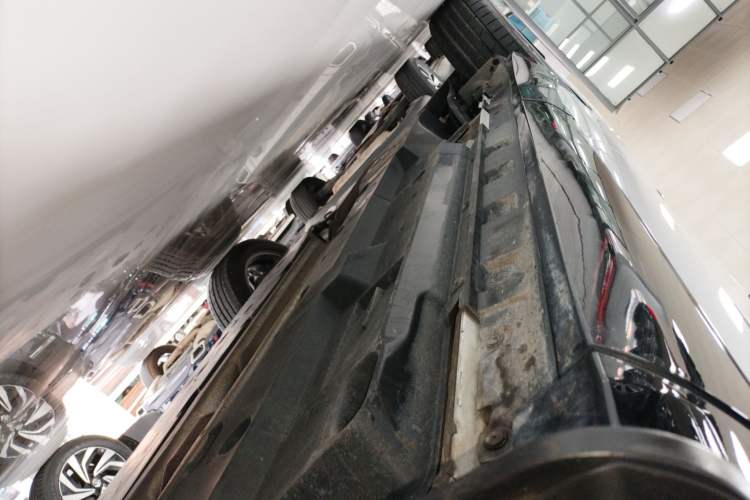 Used Toyota Venza 2022 2.0L CVT Two-Wheel Drive Prestige Edition Right Side Sill