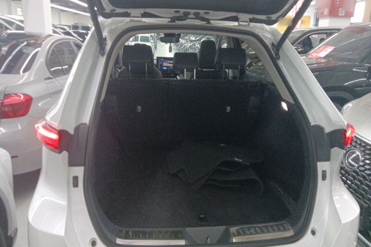 Used Toyota Venza 2022 2.0L CVT Four-Wheel Drive Supreme Edition Trunk