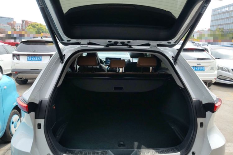 Used Toyota Venza 2022 2.0L CVT Two-Wheel Drive Prestige Edition Trunk
