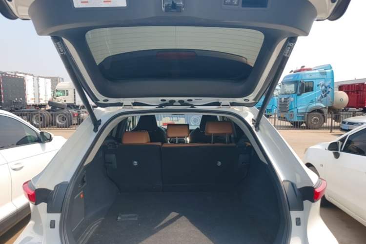 Used Toyota Venza 2022 2.0L CVT Two-Wheel Drive Prestige Edition Trunk