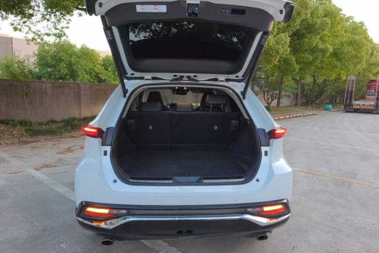 Used Toyota Venza 2022 2.0L CVT Two-Wheel Drive Prestige Edition Trunk