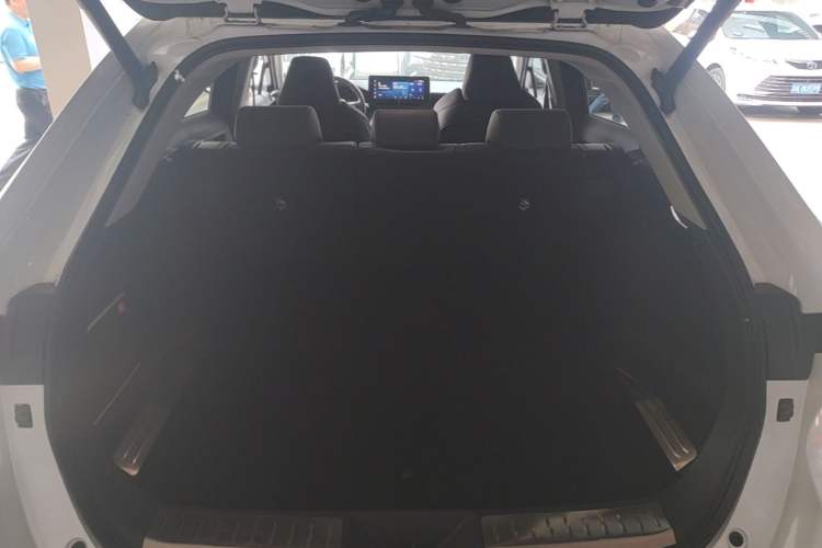 Used Toyota Venza 2022 Dual-Engine 2.5L CVT Four-Wheel Drive Supreme Edition Trunk
