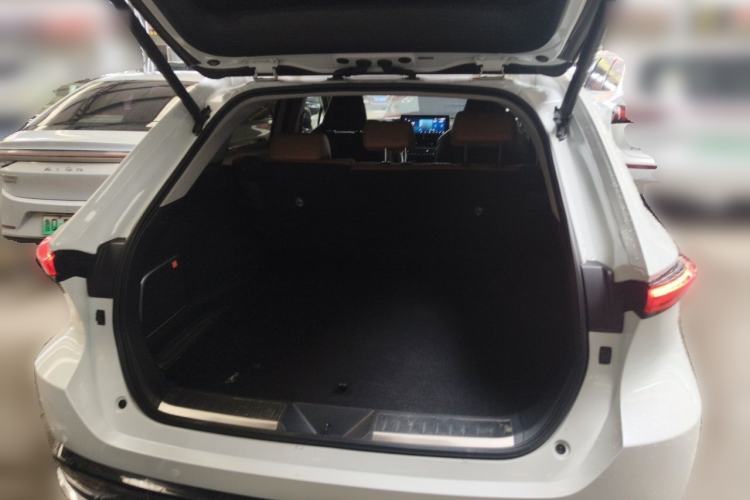 Used Toyota Venza 2022 2.0L CVT Two-Wheel Drive Prestige Edition Trunk