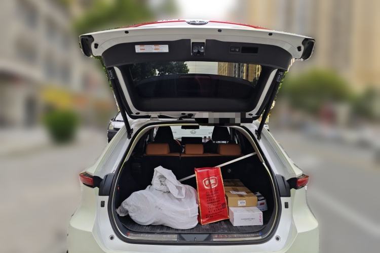 Used Toyota Venza 2022 2.0L CVT Two-Wheel Drive Prestige Edition Trunk