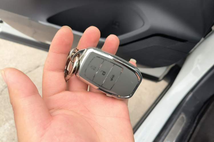 Used Toyota Venza 2022 Dual-Engine 2.5L CVT Four-Wheel Drive Supreme Edition Vehicle Key
