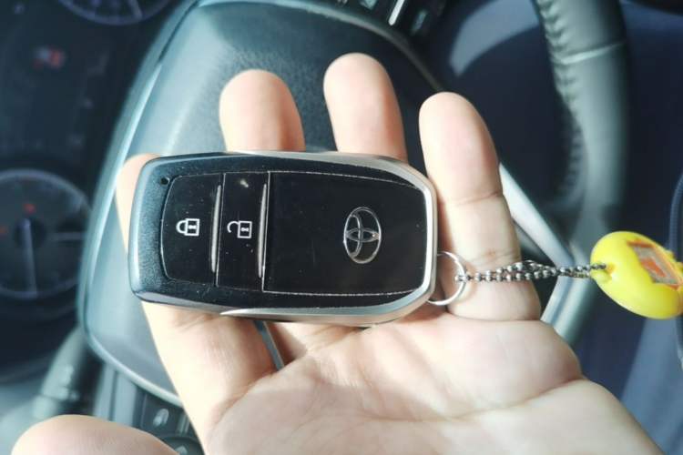 Used Toyota Venza 2022 2.0L CVT Two-Wheel Drive Luxury Edition Vehicle Key