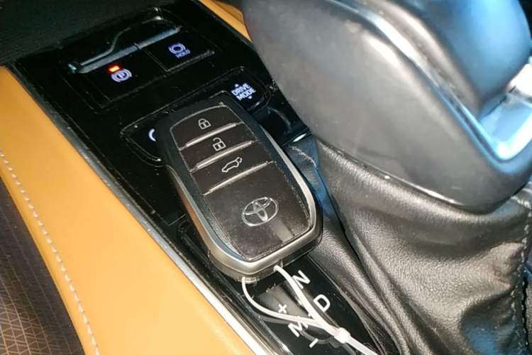 Used Toyota Venza 2022 2.0L CVT Two-Wheel Drive Prestige Edition Vehicle Key