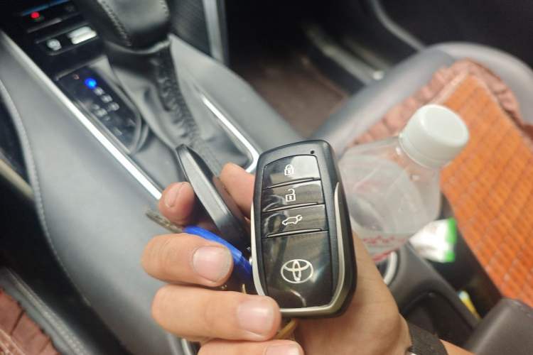 Used Toyota Venza 2022 2.0L CVT Two-Wheel Drive Prestige Edition Vehicle Key