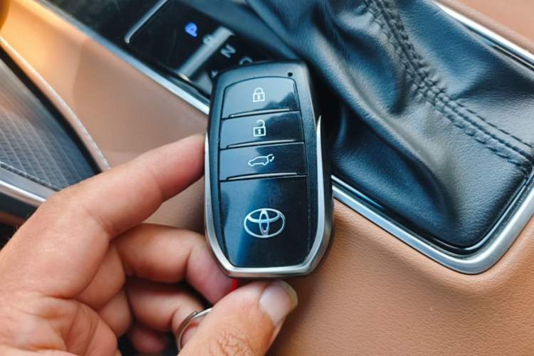 Used Toyota Venza 2022 2.0L CVT Two-Wheel Drive Prestige Edition Vehicle Key