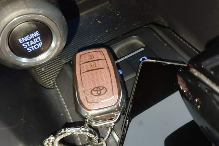 Used Toyota Venza 2022 2.0L CVT Two-Wheel Drive Prestige Edition Vehicle Key