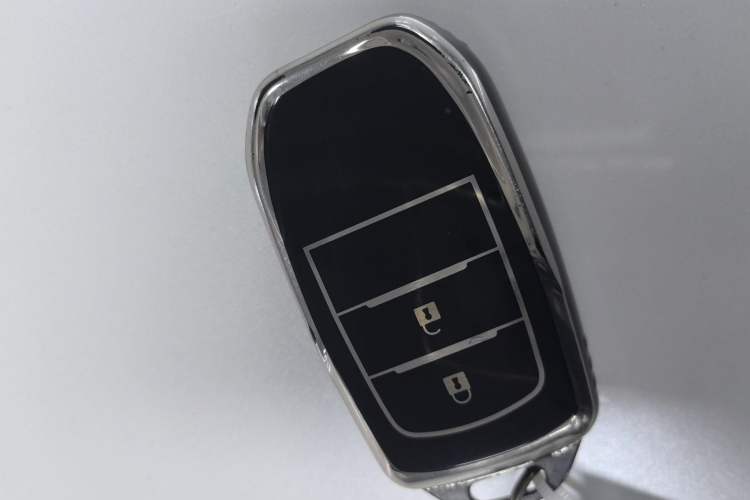 Used Toyota Venza 2022 2.0L CVT Two-Wheel Drive Luxury Edition Vehicle Key