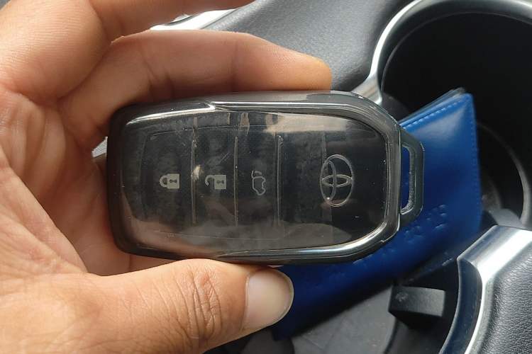 Used Toyota Venza 2022 2.0L CVT Two-Wheel Drive Prestige Edition Vehicle Key