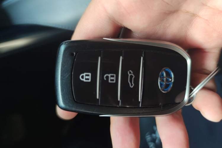 Used Toyota Venza 2022 Dual-Engine 2.5L CVT Four-Wheel Drive Supreme Edition Vehicle Key