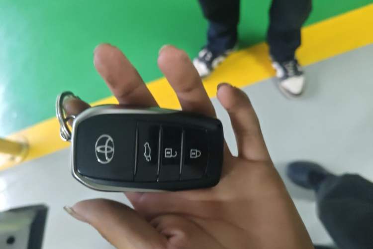 Used Toyota Venza 2022 2.0L CVT Two-Wheel Drive Prestige Edition Vehicle Key