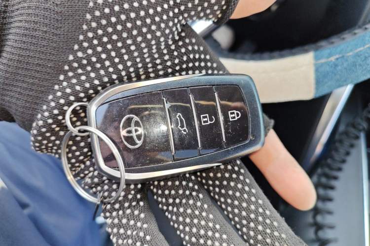 Used Toyota Venza 2022 2.0L CVT Two-Wheel Drive Prestige Edition Vehicle Key