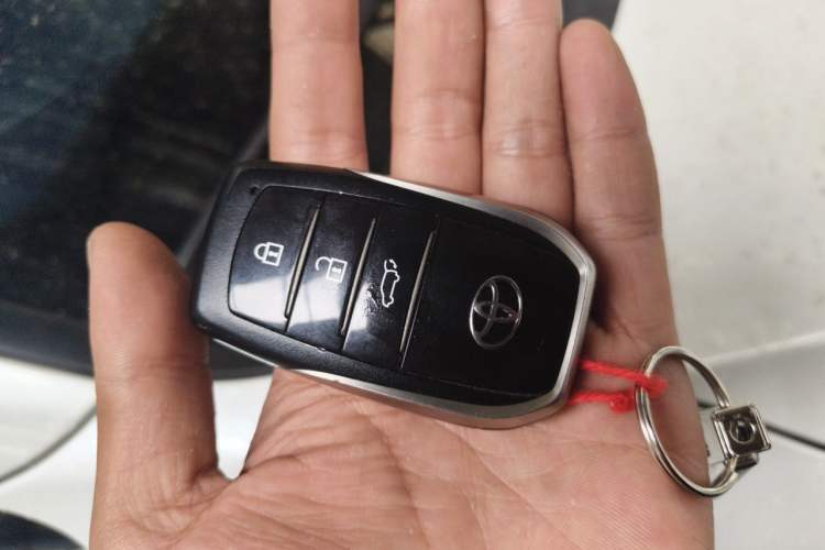 Used Toyota Venza 2022 2.0L CVT Two-Wheel Drive Prestige Edition Vehicle Key