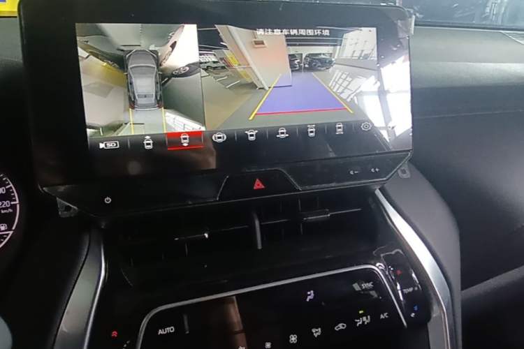 Used Toyota Venza 2023 2.0L CVT Two-Wheel Drive Luxury Edition Audio And AC Panel