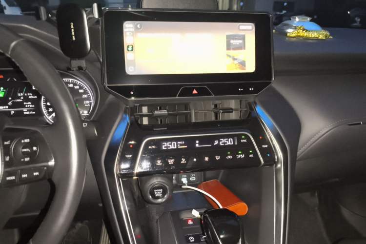 Used Toyota Venza 2023 2.0L CVT Two-Wheel Drive Luxury Edition Audio And AC Panel