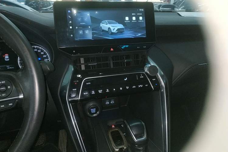 Used Toyota Venza 2023 2.0L CVT Two-Wheel Drive Luxury Edition Audio And AC Panel