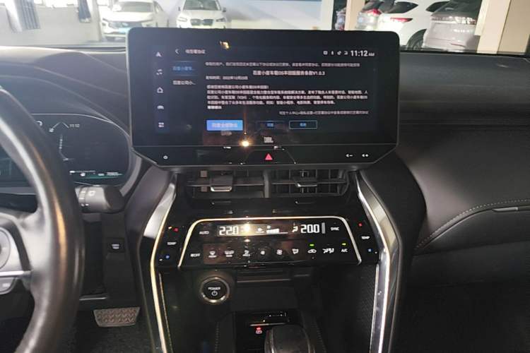 Used Toyota Venza 2023 2.5L Smart Electric Hybrid Dual-Engine Four-Wheel Drive Supreme Edition Audio And AC Panel