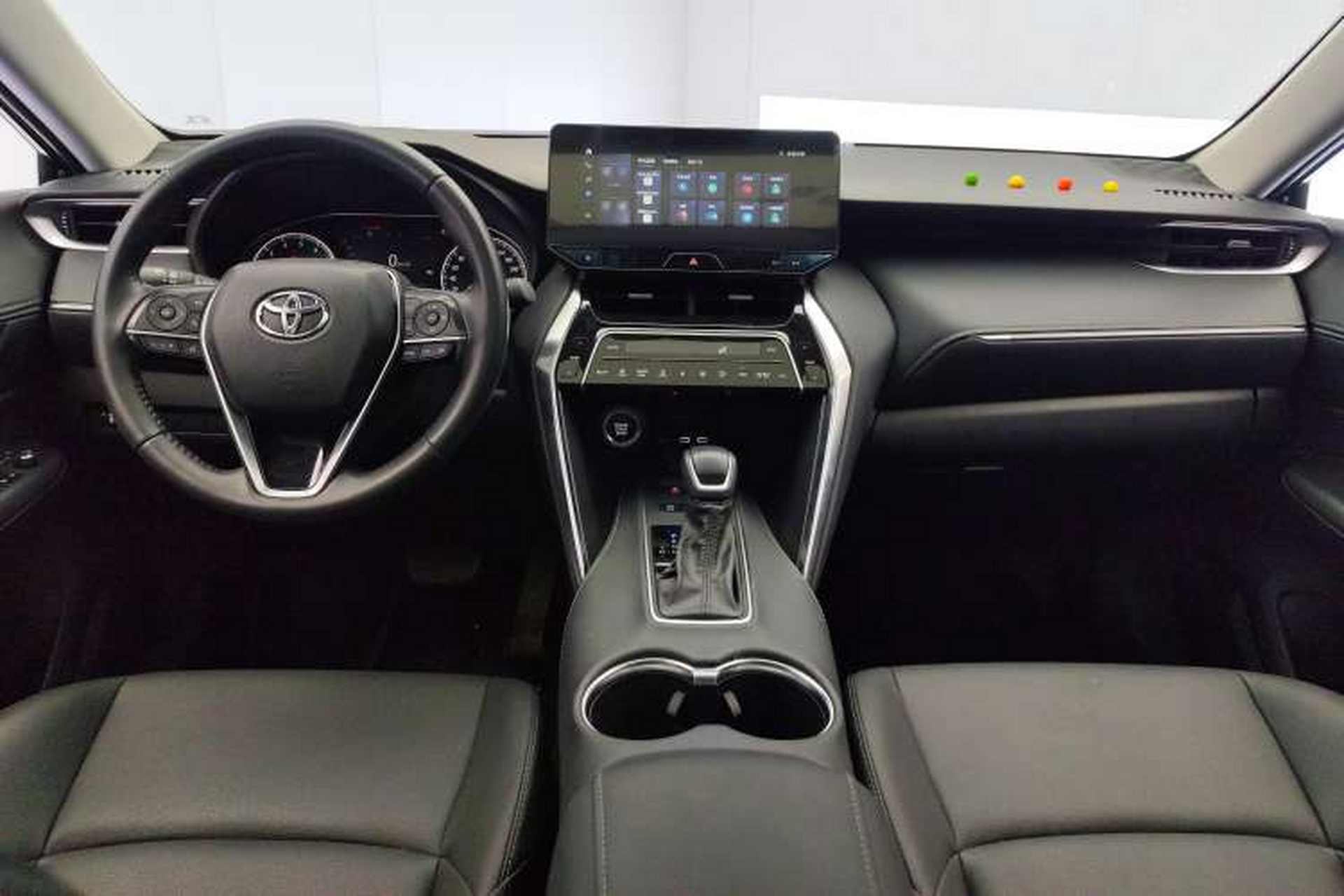Used Toyota Venza 2023 2.0L CVT Two-Wheel Drive Luxury Edition Center Console