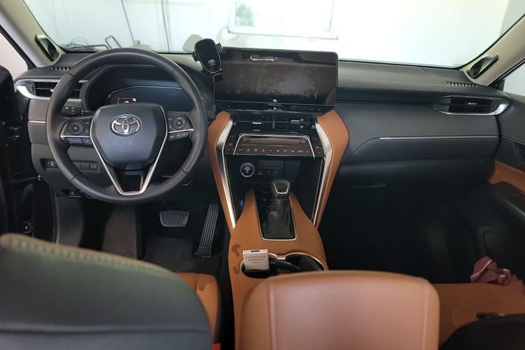 Used Toyota Venza 2023 2.5L Smart Electric Hybrid Dual-Drive Prestige Version Center Console