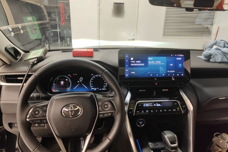 Used Toyota Venza 2023 2.5L Smart Electric Hybrid Dual-Engine Four-Wheel Drive Supreme Edition Center Console