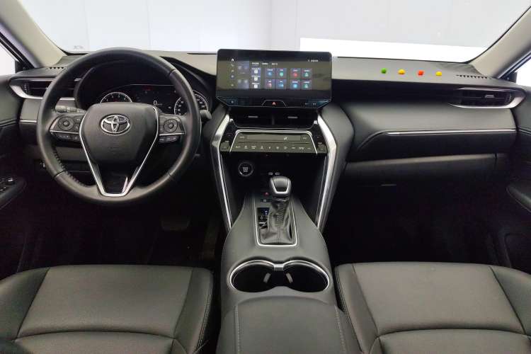 Used Toyota Venza 2023 2.0L CVT Two-Wheel Drive Luxury Edition Center Console