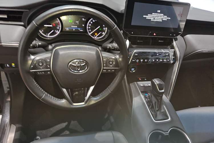 Used Toyota Venza 2023 2.0L CVT Two-Wheel Drive Luxury Edition Center Console