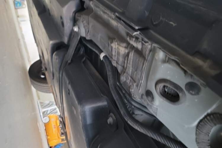 Used Toyota Venza 2023 2.5L Smart Electric Hybrid Dual-Drive Prestige Version Chassis Rear Left