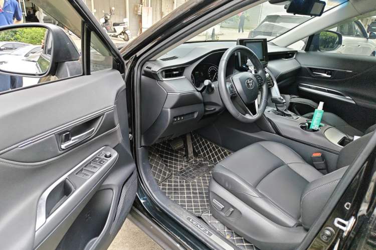 Used Toyota Venza 2023 2.0L CVT Two-Wheel Drive Luxury Edition Driver Seat