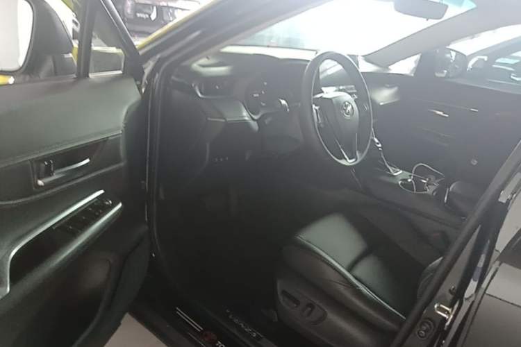 Used Toyota Venza 2023 2.0L CVT Two-Wheel Drive Luxury Edition Driver Seat