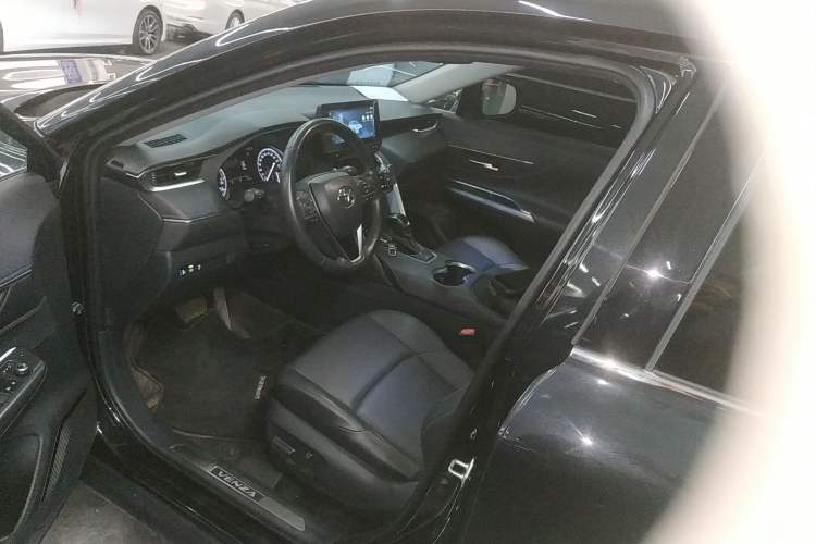 Used Toyota Venza 2023 2.0L CVT Two-Wheel Drive Luxury Edition Driver Seat