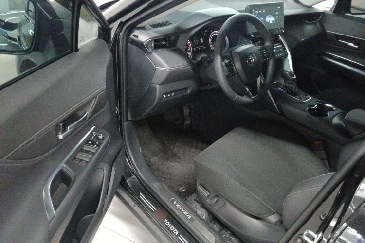 Used Toyota Venza 2023 2.0L CVT Two-Wheel Drive Luxury Edition Driver Seat