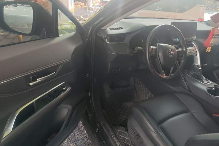 Used Toyota Venza 2023 2.0L CVT Two-Wheel Drive Luxury Edition Driver Seat