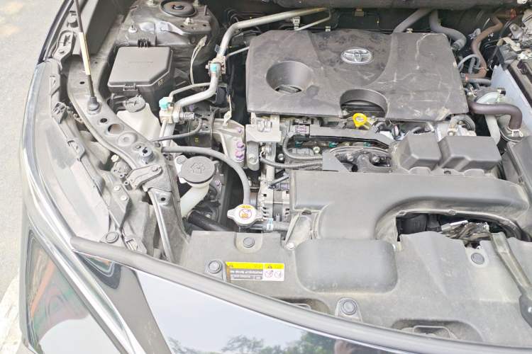 Used Toyota Venza 2023 2.0L CVT Two-Wheel Drive Prestige Version Engine Bay Right