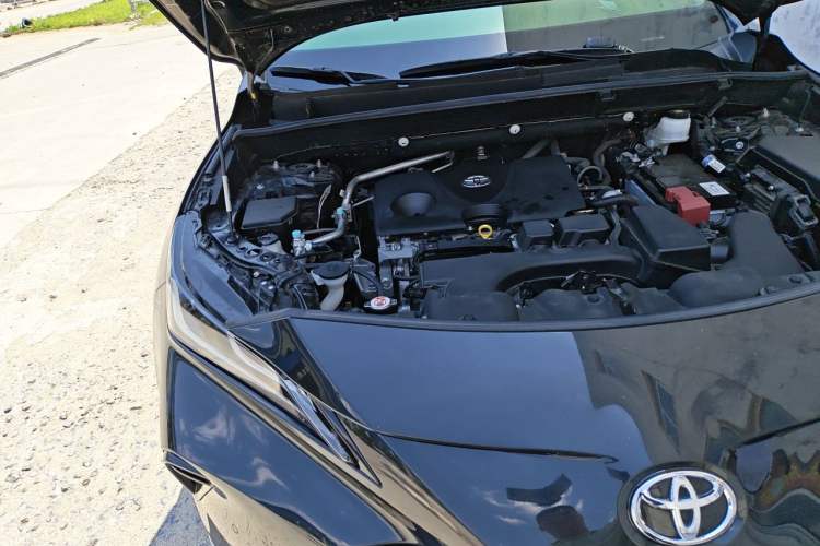Used Toyota Venza 2023 2.0L CVT Two-Wheel Drive Prestige Version Engine Bay Right