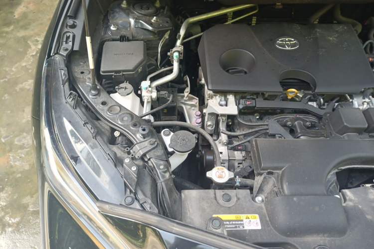 Used Toyota Venza 2023 2.0L CVT Two-Wheel Drive Prestige Version Engine Bay Right