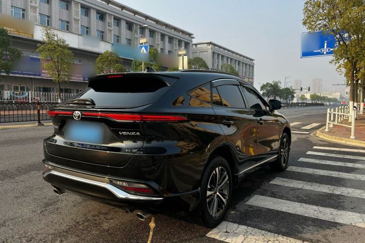 Used Toyota Venza 2023 2.0L CVT Two-Wheel Drive Luxury Edition Exterior 4